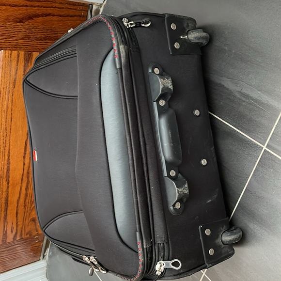 Swissgear 0970 Professional Wheeled Computer Business Case - Black - Picture 15 of 15